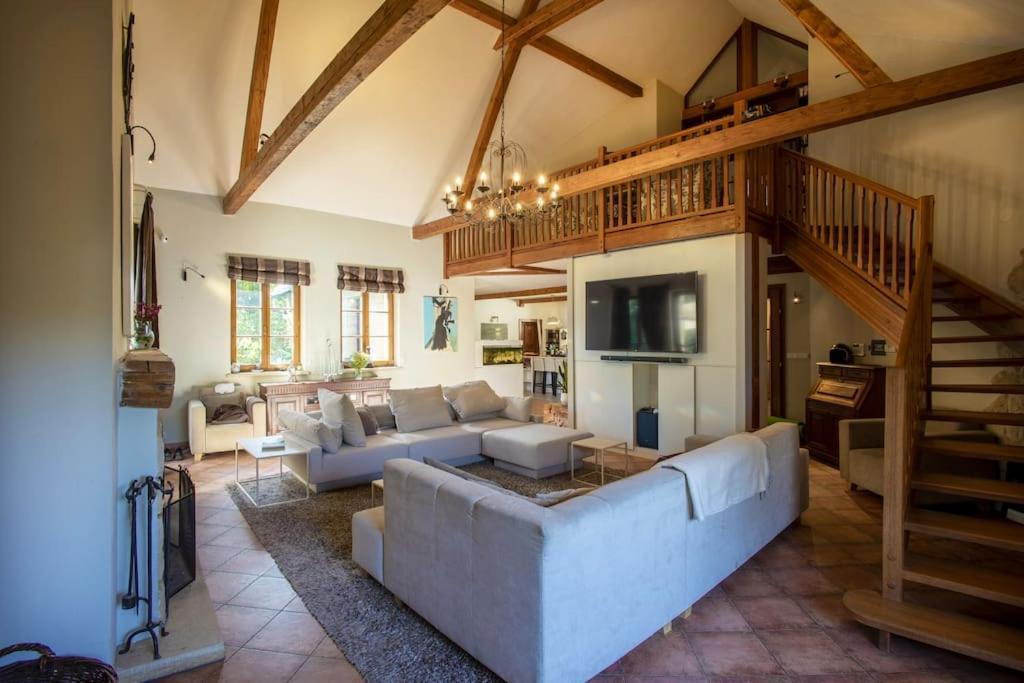 7 Bedroom Secluded Villa Close To Prague Říčany Eksteriør bilde